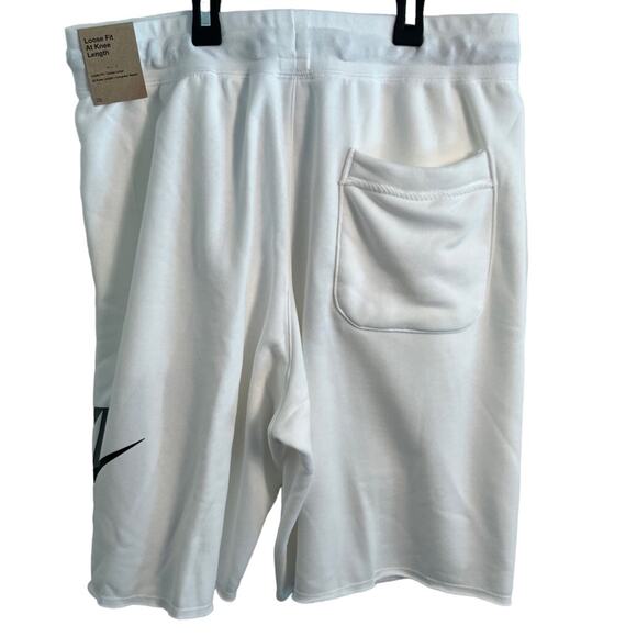 Nike Sportswear Sport EssentialsMen's French Terry Alumni Shorts M NWT - Picture 2 of 6